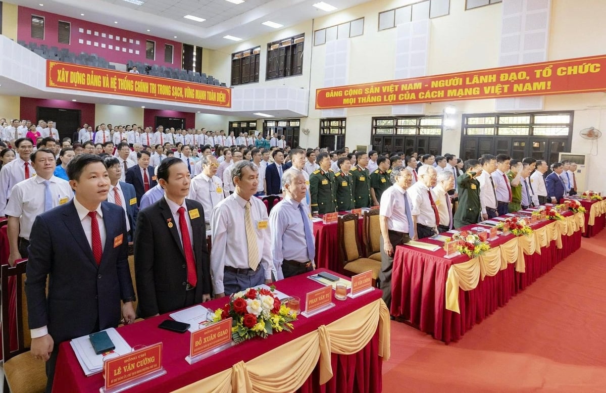 Tham dự Đại hội có 225 đại biểu, đại diện cho hơn 1.600 đảng viên đến từ 62 tổ chức cơ sở đảng trực thuộc Đảng bộ phường Phú Bài. Phường nỗ lực tạo bứt phá trong phát triển kinh tế - xã hội, xây dựng phường phát triển nhanh, bền vững, xứng tầm là phường trọng điểm phía nam của TP Huế. Ảnh: Văn Dinh. Tham dự Đại hội có 225 đại biểu, đại diện cho hơn 1.600 đảng viên đến từ 62 tổ chức cơ sở đảng trực thuộc Đảng bộ phường Phú Bài. Phường nỗ lực tạo bứt phá trong phát triển kinh tế - xã hội, xây dựng phường phát triển nhanh, bền vững, xứng tầm là phường trọng điểm phía nam của TP Huế. Ảnh: Văn Dinh.