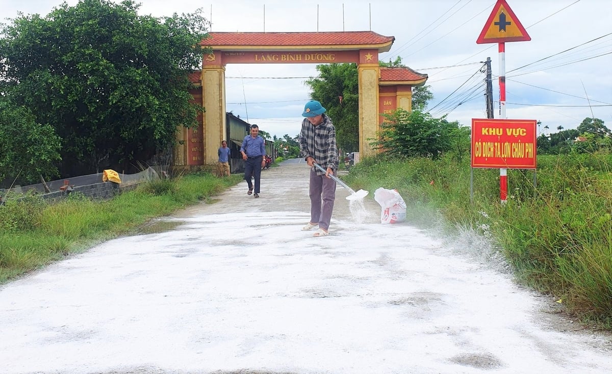Lanh đạo tỉnh Hà Tĩnh yêu cầu các đơn vị chuyên môn định hướng cho người tiêu dùng về sử dụng sản phẩm động vật đảm bảo an toàn, tránh việc người tiêu dùng quay lưng với thịt lợn, ảnh hưởng lớn đến sản xuất và phòng chống dịch. Ảnh: Thanh Nga.