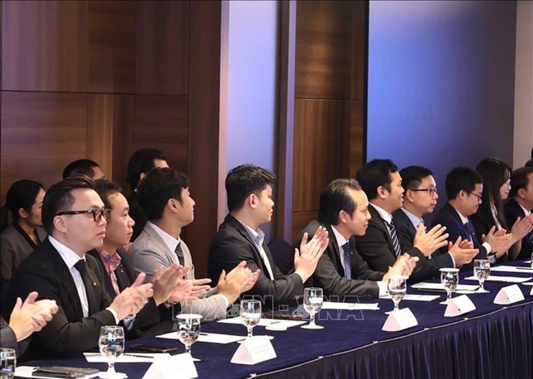Các đại biểu tham dự buổi gặp tại Seoul (Hàn Quốc), chiều 10/8. Ảnh: TTXVN.