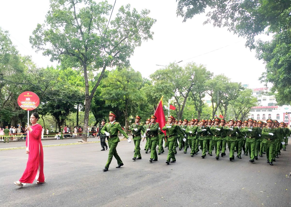 Khối cảnh sát. Ảnh: Nguyễn Hà. Khối cảnh sát. Ảnh: Nguyễn Hà.
