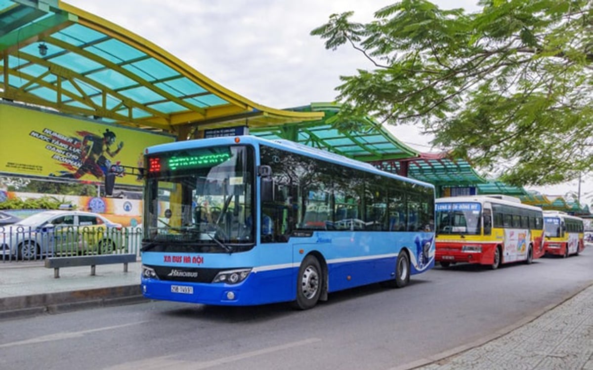 Hà Nội tổ chức giao thông, tăng cường các tuyến buýt phục vụ nhân dân, du khách tham gia Triển lãm thành tựu kinh tế - xã hội. Ảnh: VEXERE. Hà Nội tổ chức giao thông, tăng cường các tuyến buýt phục vụ nhân dân, du khách tham gia Triển lãm thành tựu kinh tế - xã hội. Ảnh: VEXERE.
