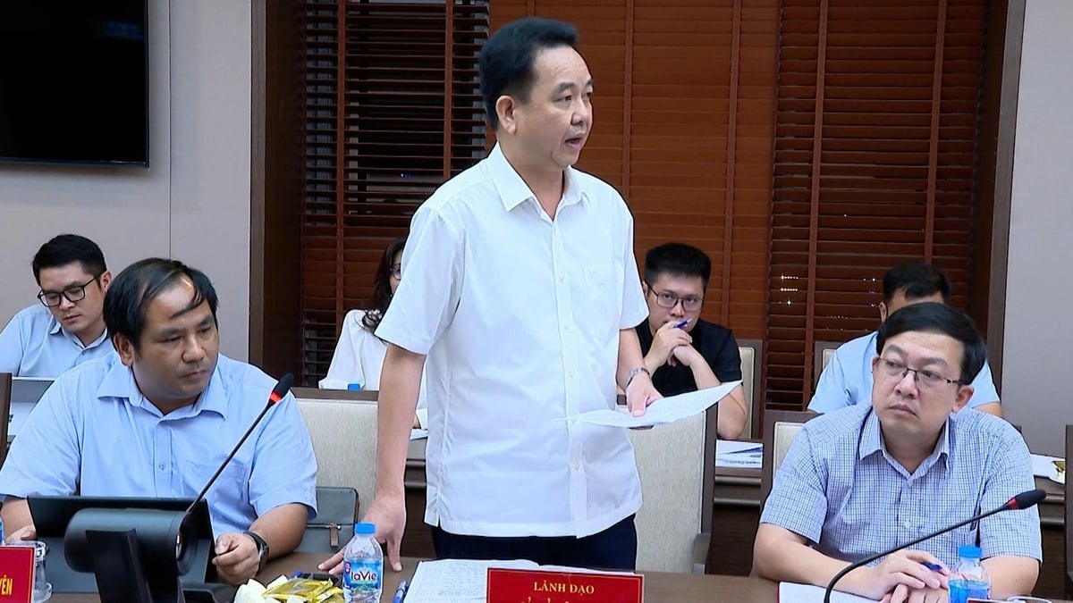 Lãnh đạo xã Lục Yên phát biểu tại buổi họp. Ảnh: Trung Dũng. Lãnh đạo xã Lục Yên phát biểu tại buổi họp. Ảnh: Trung Dũng.