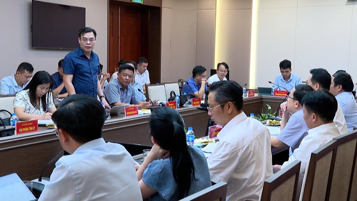 Lãnh đạo Tỉnh ủy và UBND tỉnh Lào Cai đã họp khẩn với các sở, ngành và địa phương để bàn giải pháp tháo gỡ khó khăn dự án đường dây 500kV Lào Cai - Vĩnh Yên, tối ngày 9/8. Ảnh: Trung Dũng. Lãnh đạo Tỉnh ủy và UBND tỉnh Lào Cai đã họp khẩn với các sở, ngành và địa phương để bàn giải pháp tháo gỡ khó khăn dự án đường dây 500kV Lào Cai - Vĩnh Yên, tối ngày 9/8. Ảnh: Trung Dũng.