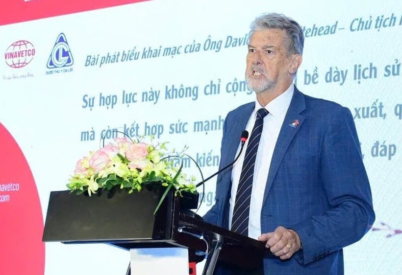 Ông David John Whitehead, Chủ tịch HĐQT Tập đoàn Mavin tin tưởng, việc hợp nhất này sẽ là tiền đề để Tập đoàn Dược Thú y Việt Nam vươn lên dẫn đầu thị trường trong nước và từng bước chinh phục thị trường quốc tế. Ảnh: MH. Ông David John Whitehead, Chủ tịch HĐQT Tập đoàn Mavin tin tưởng, việc hợp nhất này sẽ là tiền đề để Tập đoàn Dược Thú y Việt Nam vươn lên dẫn đầu thị trường trong nước và từng bước chinh phục thị trường quốc tế. Ảnh: MH.
