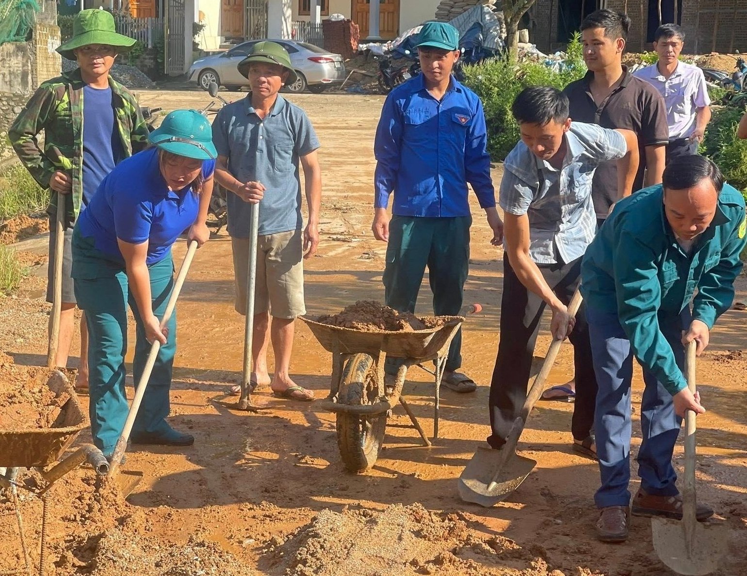 Thôn Ngòi Cài ra quân vệ sinh môi trường chào mừng Đại hội đại biểu Đảng bộ xã Lâm Giang lần thứ nhất, nhiệm kỳ 2025 - 2030. Ảnh: NVCC. Thôn Ngòi Cài ra quân vệ sinh môi trường chào mừng Đại hội đại biểu Đảng bộ xã Lâm Giang lần thứ nhất, nhiệm kỳ 2025 - 2030. Ảnh: NVCC.