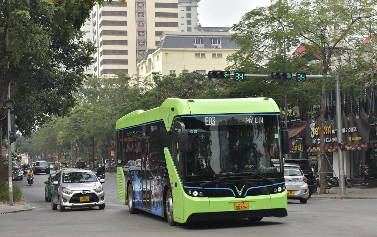 Hà Nội sẽ tăng cường hàng chục nghìn lượt xe buýt để phục vụ nhân dân trong dịp Quốc khánh 2/9. Ảnh: Phạm Hùng.