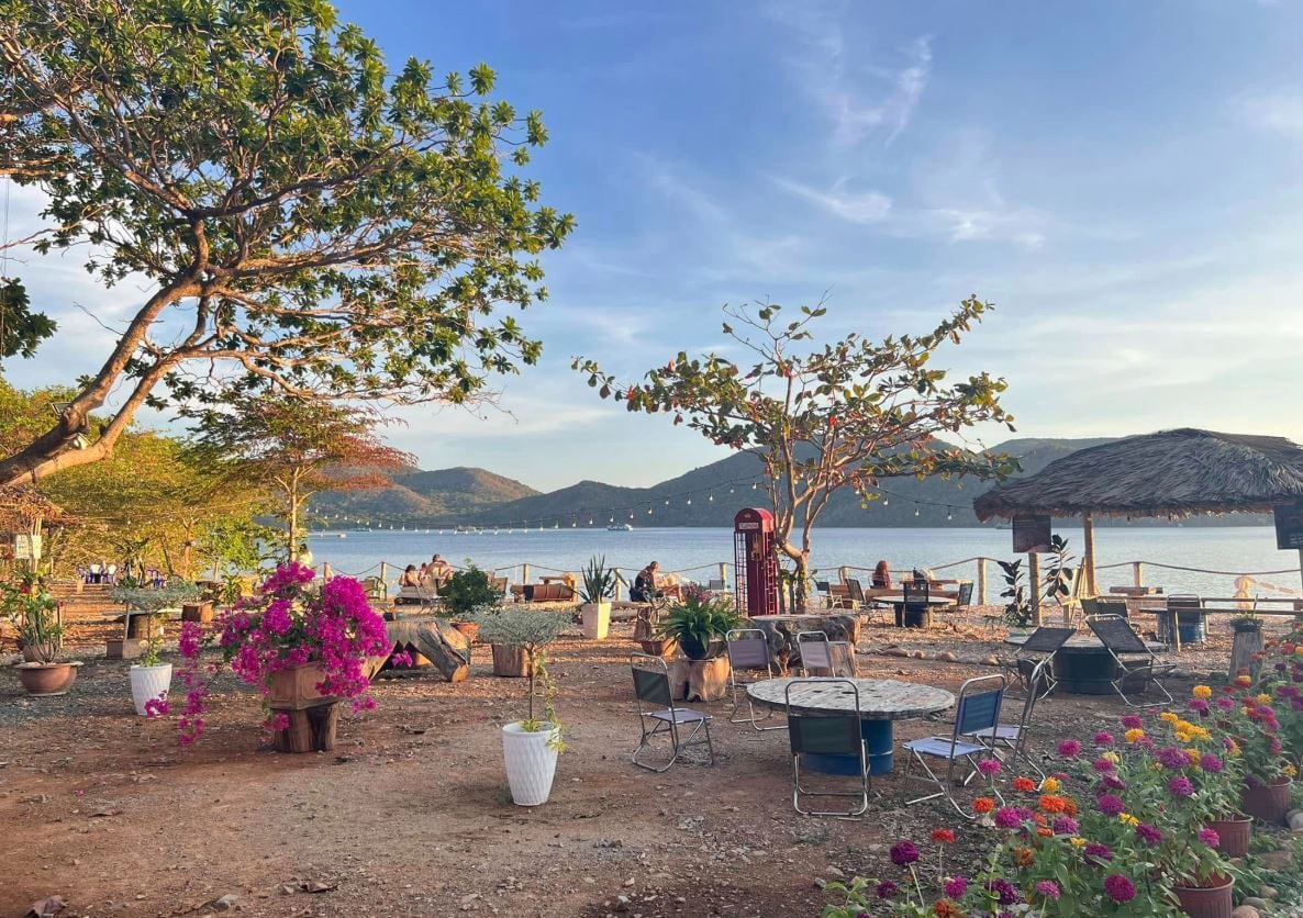 Tái Sinh Zone không chỉ là điểm du lịch hấp dẫn tại Côn Đảo mà còn là nơi truyền cảm hứng về giảm rác thải nhựa. Ảnh: UBND đặc khu Côn Đảo. Tái Sinh Zone không chỉ là điểm du lịch hấp dẫn tại Côn Đảo mà còn là nơi truyền cảm hứng về giảm rác thải nhựa. Ảnh: UBND đặc khu Côn Đảo.