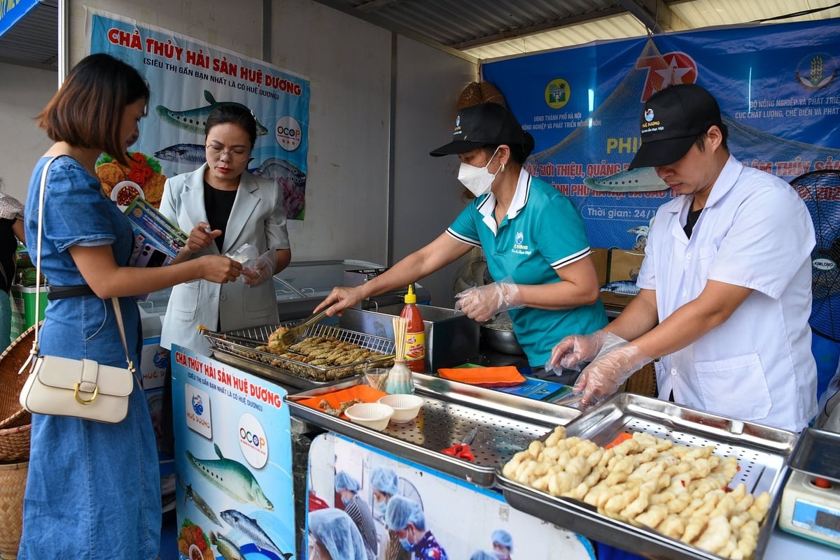 Chả cá Huệ Dương-một sản phẩm OCOP của Hà Nội. Ảnh: Đinh Thanh Huyền. Chả cá Huệ Dương-một sản phẩm OCOP của Hà Nội. Ảnh: Đinh Thanh Huyền.