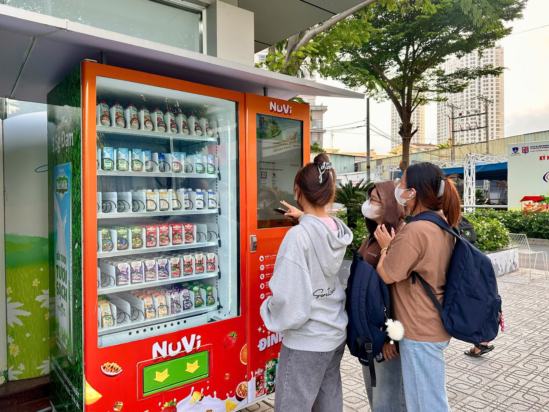 Mô hình bán hàng này mang đến sự tiện lợi, nhanh chóng cho người tiêu dùng. Ảnh: Nutifood. Mô hình bán hàng này mang đến sự tiện lợi, nhanh chóng cho người tiêu dùng. Ảnh: Nutifood.
