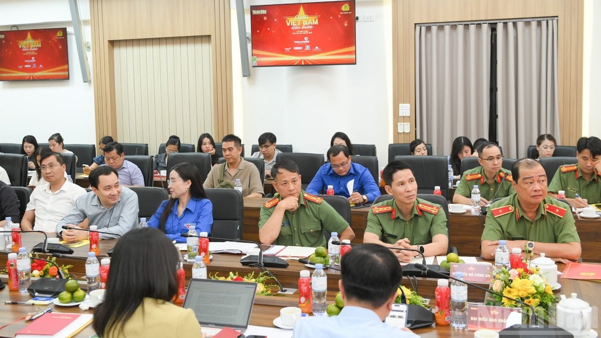 Các đại biểu tham dự buổi họp báo. Ảnh: Thế Đại.
