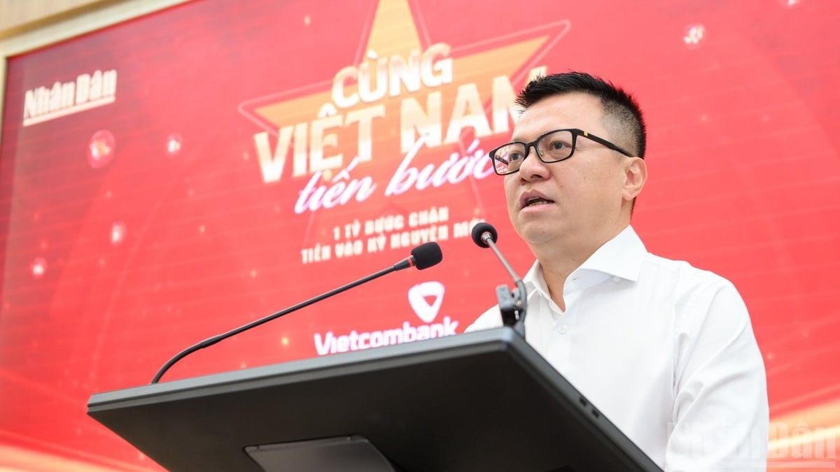 Tổng Biên tập Lê Quốc Minh phát biểu tại buổi họp báo. Ảnh: Thế Đại.