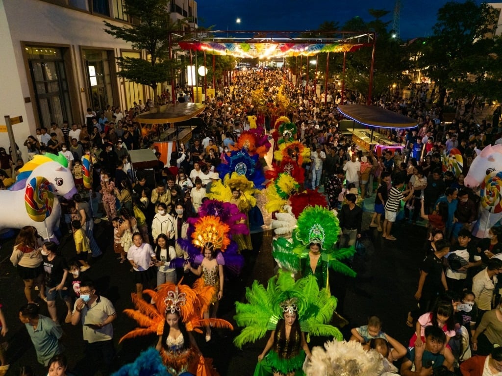 Hàng nghìn người khám phá tuyến phố đi bộ Millennia Jourey – Hành trình Thiên niên kỷ. Ảnh: T&T City Millennia Hàng nghìn người khám phá tuyến phố đi bộ Millennia Jourey – Hành trình Thiên niên kỷ. Ảnh: T&T City Millennia