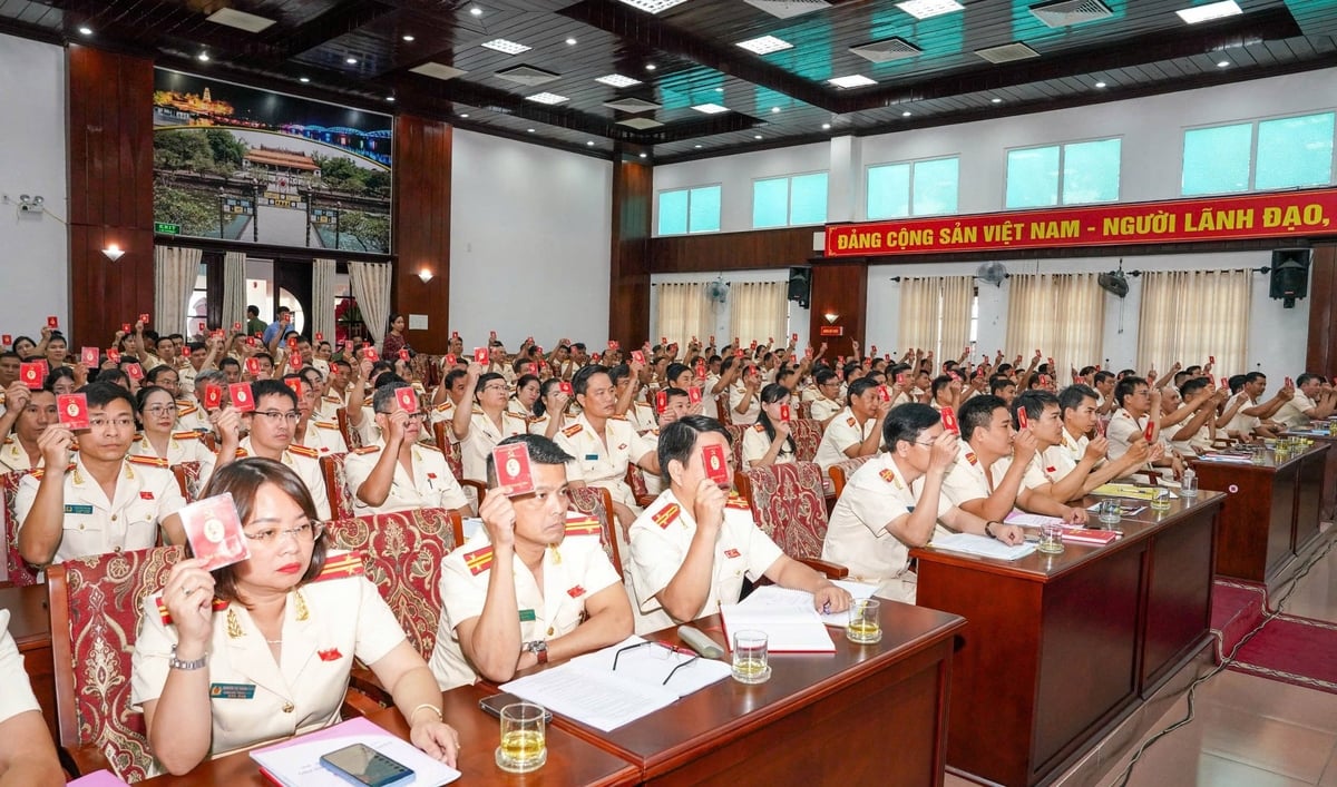 Đại hội có sự tham gia 192 đại biểu đại diện cho các đảng bộ, chi bộ cơ sở trong toàn Đảng bộ Công an thành phố. Ảnh: Hồng Nhung. Đại hội có sự tham gia 192 đại biểu đại diện cho các đảng bộ, chi bộ cơ sở trong toàn Đảng bộ Công an thành phố. Ảnh: Hồng Nhung.