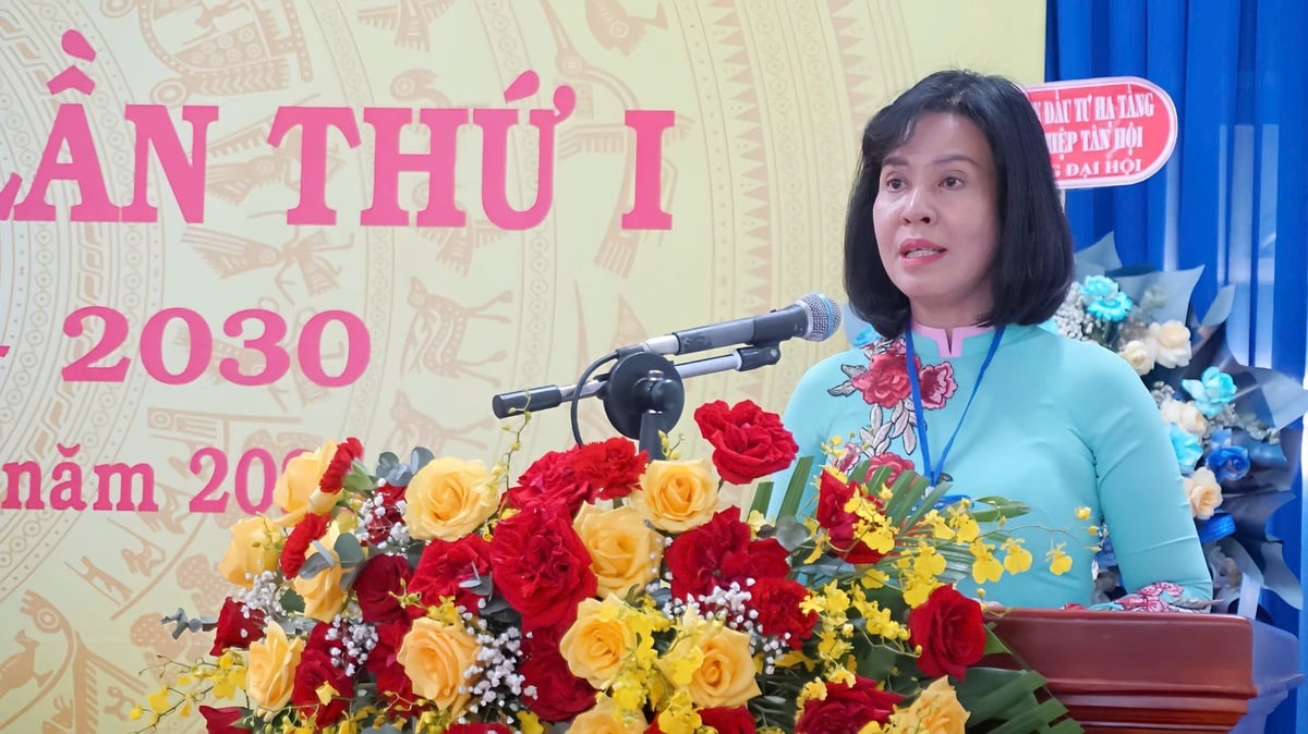 Đồng chí Nguyễn Thị Xuân Hương, Ủy viên Ban thường vụ - Trưởng Ban Tuyên giáo và Dân vận Tỉnh ủy Tây Ninh phát biểu tại Đại hội. Ảnh: Trần Trung.