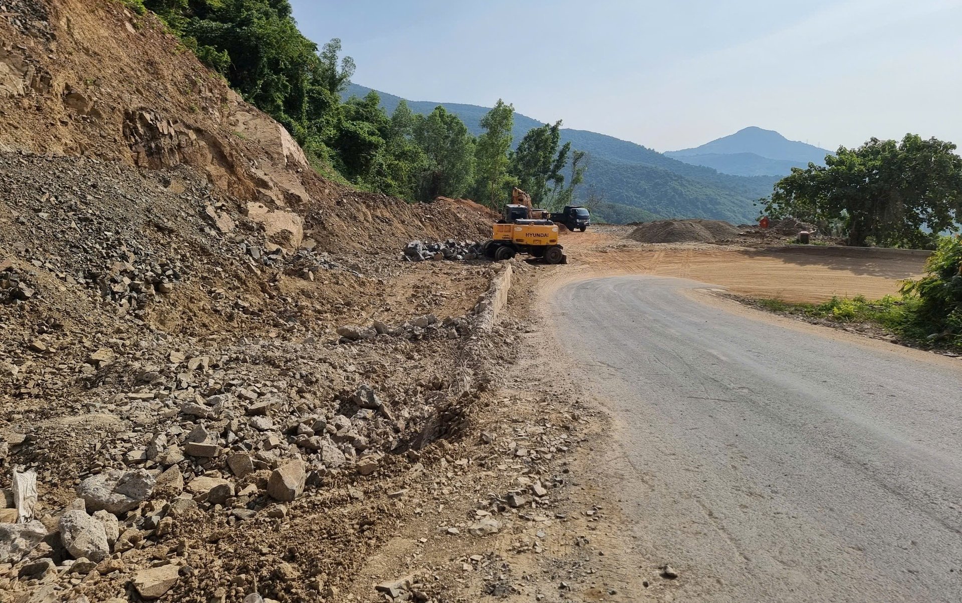 Hiện dự án đường từ QL27C có nhiều vướng mắc cần sớm tháo gỡ. Ảnh: Kim Sơ. Hiện dự án đường từ QL27C có nhiều vướng mắc cần sớm tháo gỡ. Ảnh: Kim Sơ.