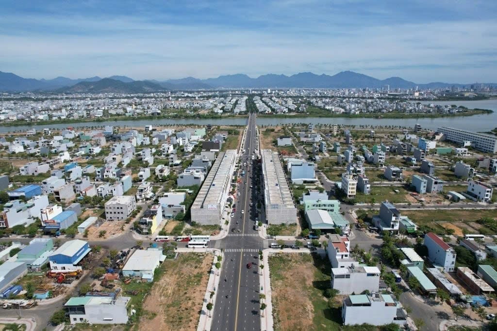 Đà Nẵng sẽ phê duyệt Bảng giá đất thống nhất trên địa bàn thành phố từ ngày 1/1/2026. Ảnh: Lan Anh. Đà Nẵng sẽ phê duyệt Bảng giá đất thống nhất trên địa bàn thành phố từ ngày 1/1/2026. Ảnh: Lan Anh.