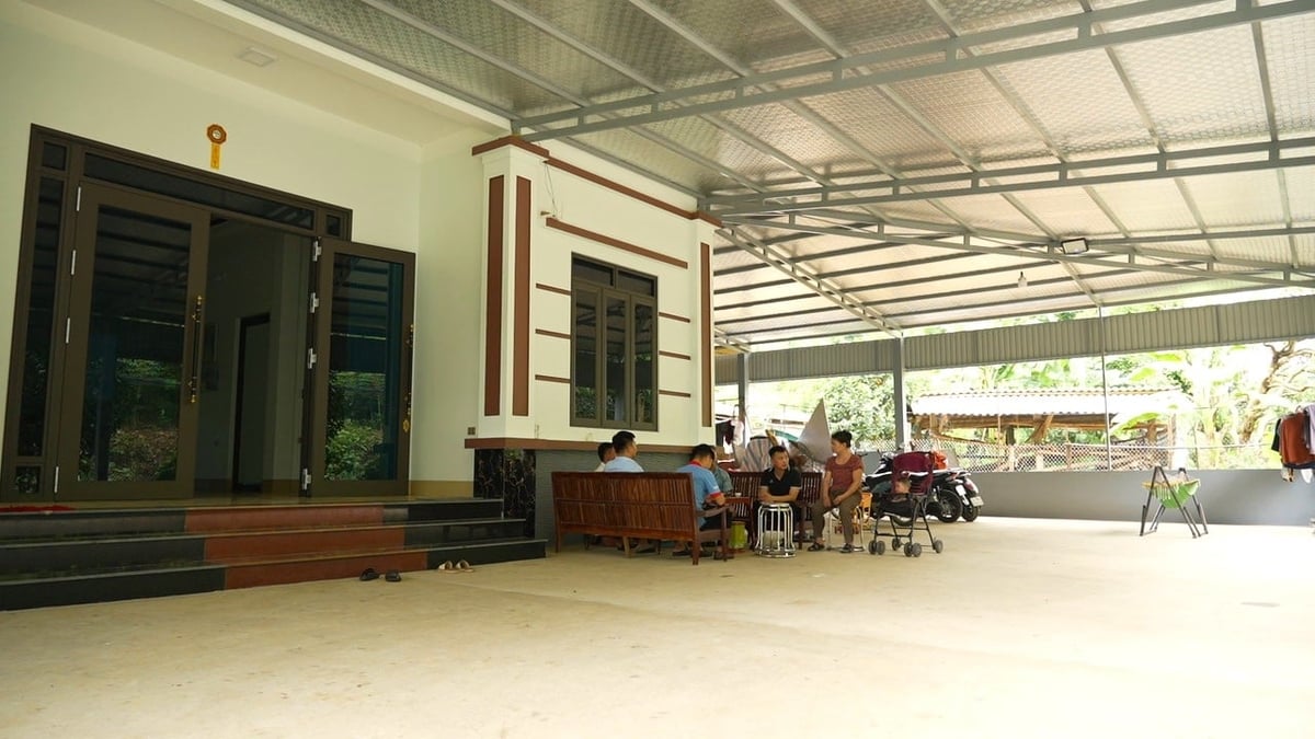 Gia đình bà Đào Thị Hiên mới đây đã được chính quyền xã Lâm Giang hỗ trợ di chuyển về nơi ở mới và đang hoàn thiện các thủ tục về đất đai để cấp sổ đổ cho gia đình. Ảnh: An Khang. Gia đình bà Đào Thị Hiên mới đây đã được chính quyền xã Lâm Giang hỗ trợ di chuyển về nơi ở mới và đang hoàn thiện các thủ tục về đất đai để cấp sổ đổ cho gia đình. Ảnh: An Khang.