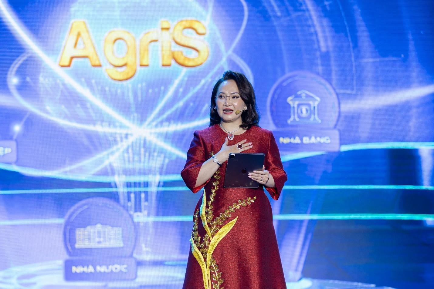 Chủ tịch HĐQT AgriS Đặng Huỳnh Ức My giới thiệu Đề án Hiện đại hóa - Số hóa Nông nghiệp trên nền tảng ESG và Dữ liệu hóa, giai đoạn 2025-2030, khẳng định mạnh mẽ cam kết hành động, nhằm khai mở một kỷ nguyên mới cho nền nông nghiệp công nghệ cao Việt Nam. Chủ tịch HĐQT AgriS Đặng Huỳnh Ức My giới thiệu Đề án Hiện đại hóa - Số hóa Nông nghiệp trên nền tảng ESG và Dữ liệu hóa, giai đoạn 2025-2030, khẳng định mạnh mẽ cam kết hành động, nhằm khai mở một kỷ nguyên mới cho nền nông nghiệp công nghệ cao Việt Nam.