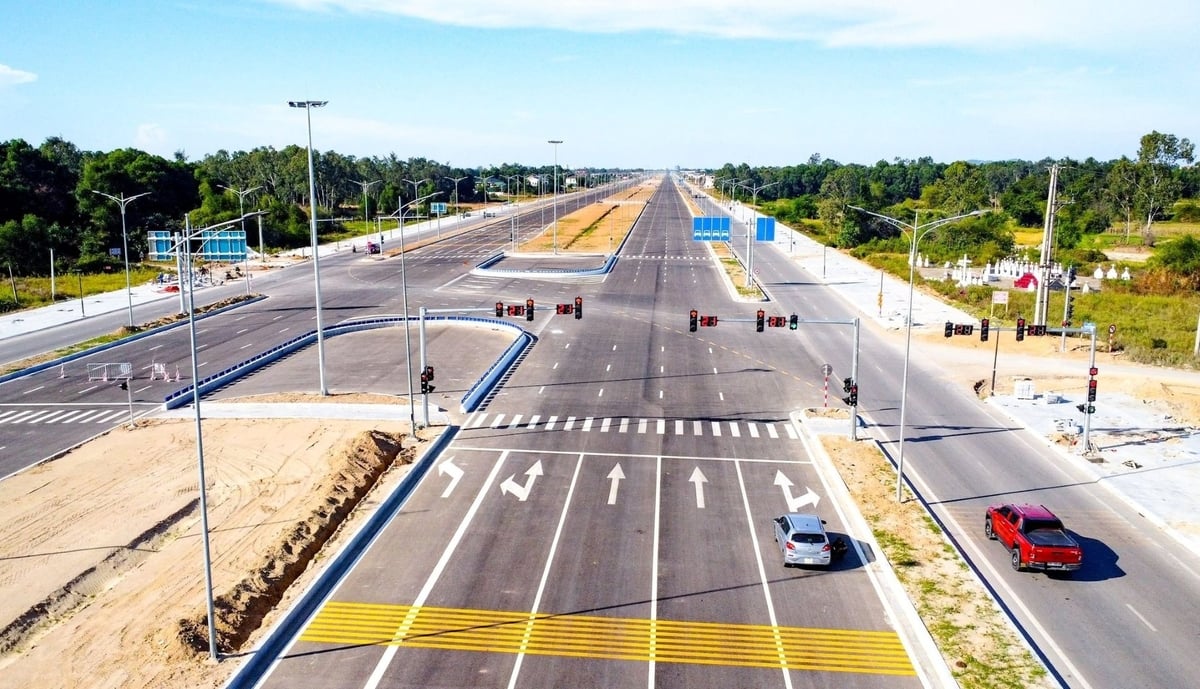 Đại lộ Vinh - Cửa Lò rộng 95m rút ngắn khoảng cách đến đô thị biển Cửa Lò. Ảnh: Thành Cường. Đại lộ Vinh - Cửa Lò rộng 95m rút ngắn khoảng cách đến đô thị biển Cửa Lò. Ảnh: Thành Cường.