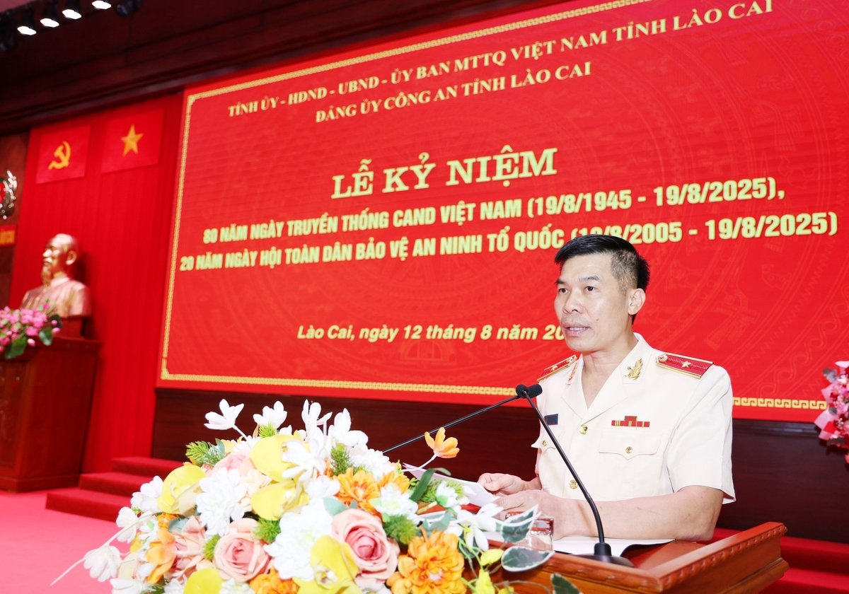 Thiếu tướng Cao Minh Huyền, Giám đốc Công an tỉnh Lào Cai đọc diễn văn tại lễ kỷ niệm. Ảnh: Nguyễn Minh.