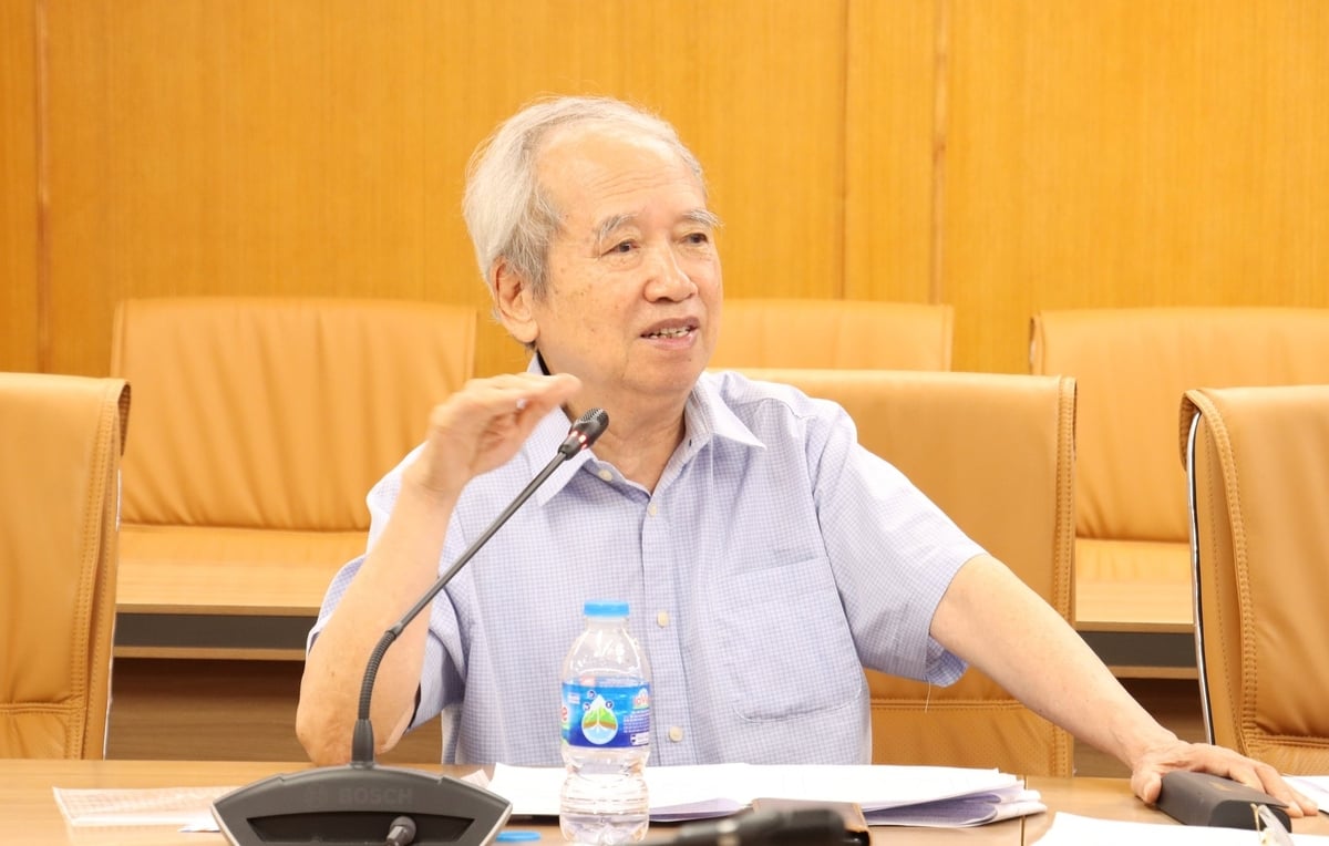 GS.TS. Trần Văn Trị, Tổng Hội Địa chất Việt Nam, Chủ tịch Hội đồng tư vấn, đánh giá, nghiệm thu đề tài chủ trì cuộc họp. Ảnh: Mai Đan.