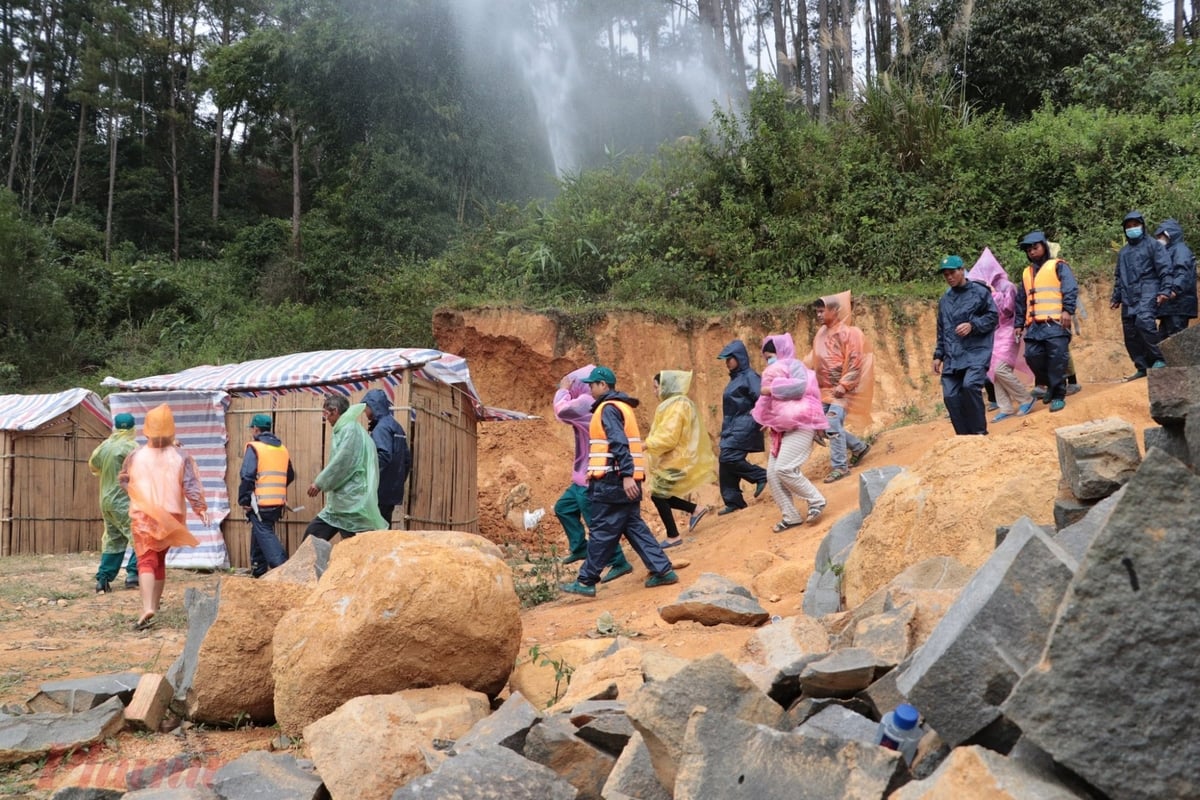 A disaster evacuation drill organized by the Vietnam Disaster Prevention Community Fund (QPT) in Kon Tum province. Photo: Women news.