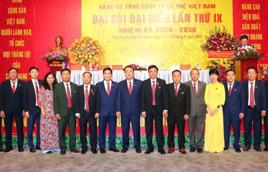 Đại hội đã bầu ra 21 đảng viên ưu tú vào Ban Chấp hành Đảng bộ nhiệm kỳ 2025 - 2030. Ảnh: Ngọc Thăng. Đại hội đã bầu ra 21 đảng viên ưu tú vào Ban Chấp hành Đảng bộ nhiệm kỳ 2025 - 2030. Ảnh: Ngọc Thăng.