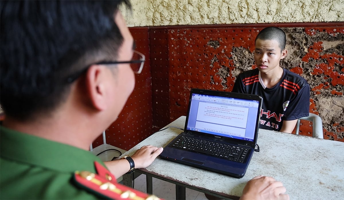 Đối tượng Nguyễn Thanh Sang khai nhận tại Cơ quan Công an. Ảnh: Tiến Tầm. Đối tượng Nguyễn Thanh Sang khai nhận tại Cơ quan Công an. Ảnh: Tiến Tầm.