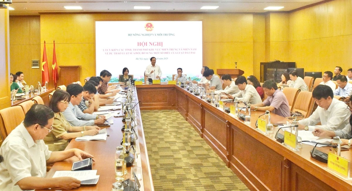 Hôi nghị có sự tham gia của đại diện lãnh đạo UBND, Sở Nông nghiệp và Môi trường 19 địa phương khu vực miền Trung và Miền Nam. Ảnh: Trường Giang.