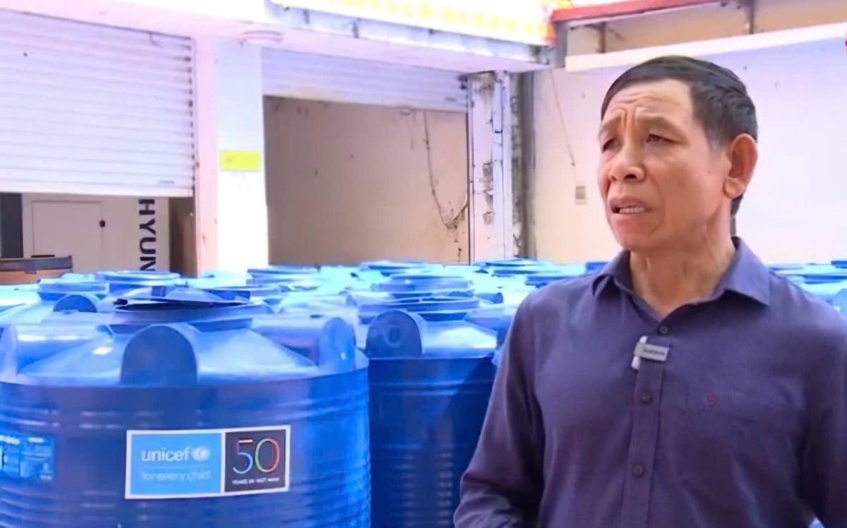 Ông Lò Văn Quân chia sẻ cảm nghĩ khi được nhận hỗ trợ từ Cục Quản lý và Xây dưng công trình thủy lợi. Ảnh: Hoàng Châu. Ông Lò Văn Quân chia sẻ cảm nghĩ khi được nhận hỗ trợ từ Cục Quản lý và Xây dưng công trình thủy lợi. Ảnh: Hoàng Châu.
