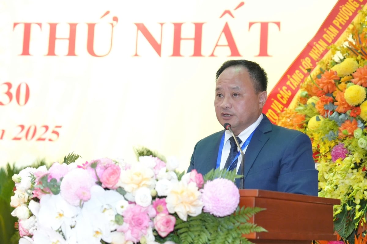 Bí thư Đảng ủy, Chủ tịch HĐND phường Bạch Mai Trần Quyết Thắng phát biểu khai mạc Đại hội. Ảnh: Lan Chi.