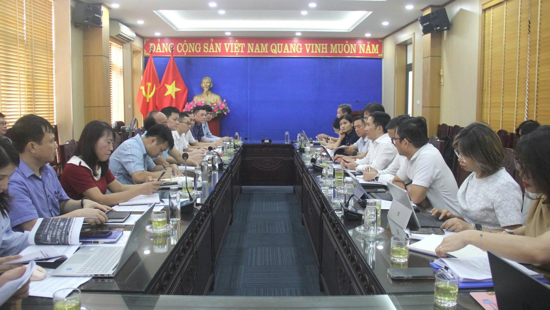 Đoàn công tác Bộ KHCN làm việc với Sở KHCN tỉnh Phú Thọ về vận hành chính quyền địa phương hai cấp. Ảnh: Mai Hà.