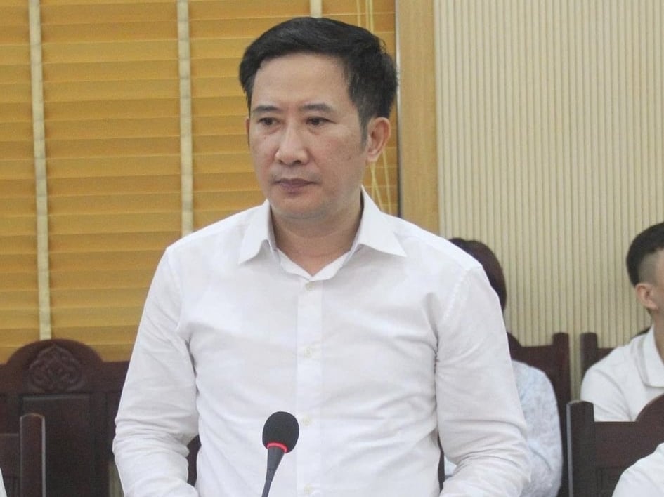 Ông Nguyễn Lê Hùng, Phó Vụ trưởng Vụ Khoa học kỹ thuật và công nghệ (Bộ KHCN) giải đáp một số vướng mắc của Sở KHCN tỉnh Phú Thọ. Ảnh: Mai Hà.