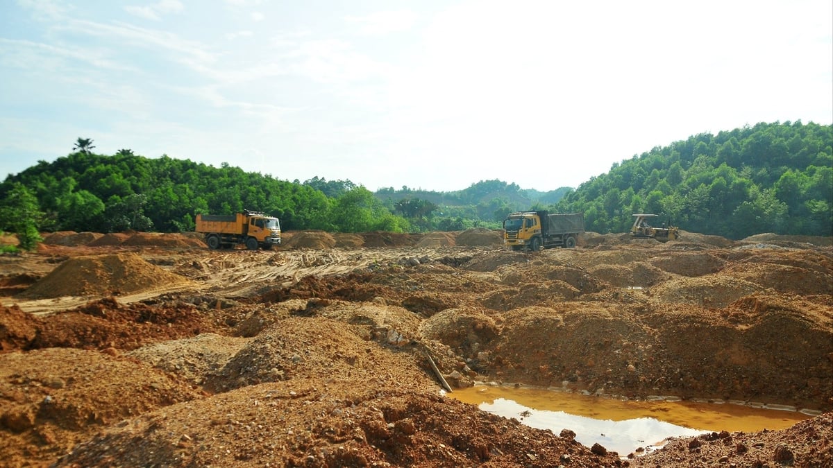 Thủ tục đất đai tại Lào Cai không bị gián đoạn sau sáp nhập. Chỉ trong tháng 7 năm 2025, tỉnh Lào Cai đã giao, cho thuê và chuyển đổi mục đích sử dụng được 2,29 triệu m². Ảnh: Quang Thiều.