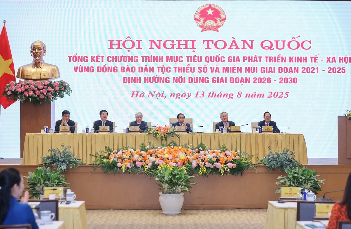 Thủ tướng Chính phủ Phạm Minh Chính chủ trì Hội nghị toàn quốc tổng kết Chương trình mục tiêu quốc gia phát triển kinh tế - xã hội vùng đồng bào dân tộc thiểu số và miền núi giai đoạn 2021-2025 và định hướng nội dung giai đoạn 2026-2030. Ảnh: VGP.