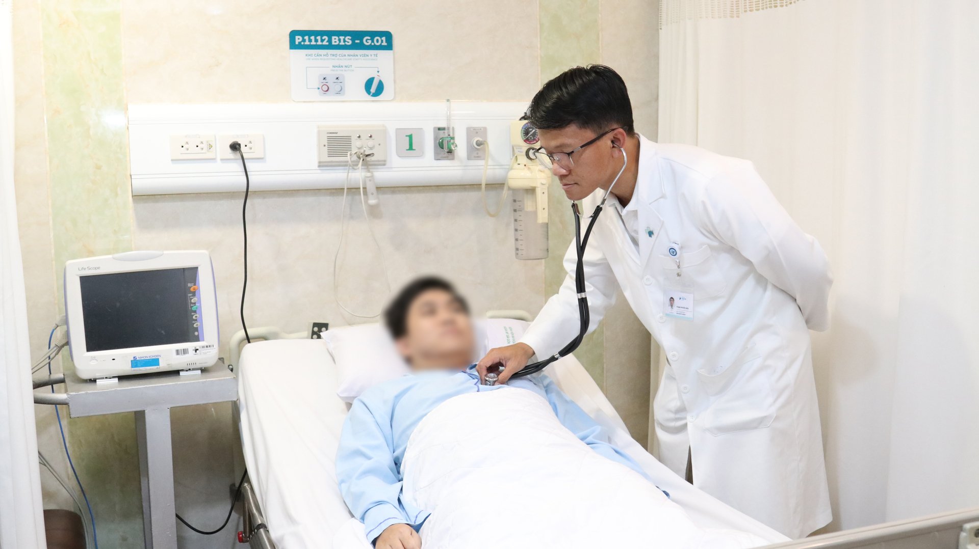 Các trường hợp nhồi máu cơ tim cấp điều trị tại Bệnh viện Hoàn Mỹ Sài Gòn được tiếp cận theo phác đồ chuẩn quốc tế, giảm thiểu biến chứng và rút ngắn thời gian hồi phục. Ảnh: Thảo Ngọc. Các trường hợp nhồi máu cơ tim cấp điều trị tại Bệnh viện Hoàn Mỹ Sài Gòn được tiếp cận theo phác đồ chuẩn quốc tế, giảm thiểu biến chứng và rút ngắn thời gian hồi phục. Ảnh: Thảo Ngọc.