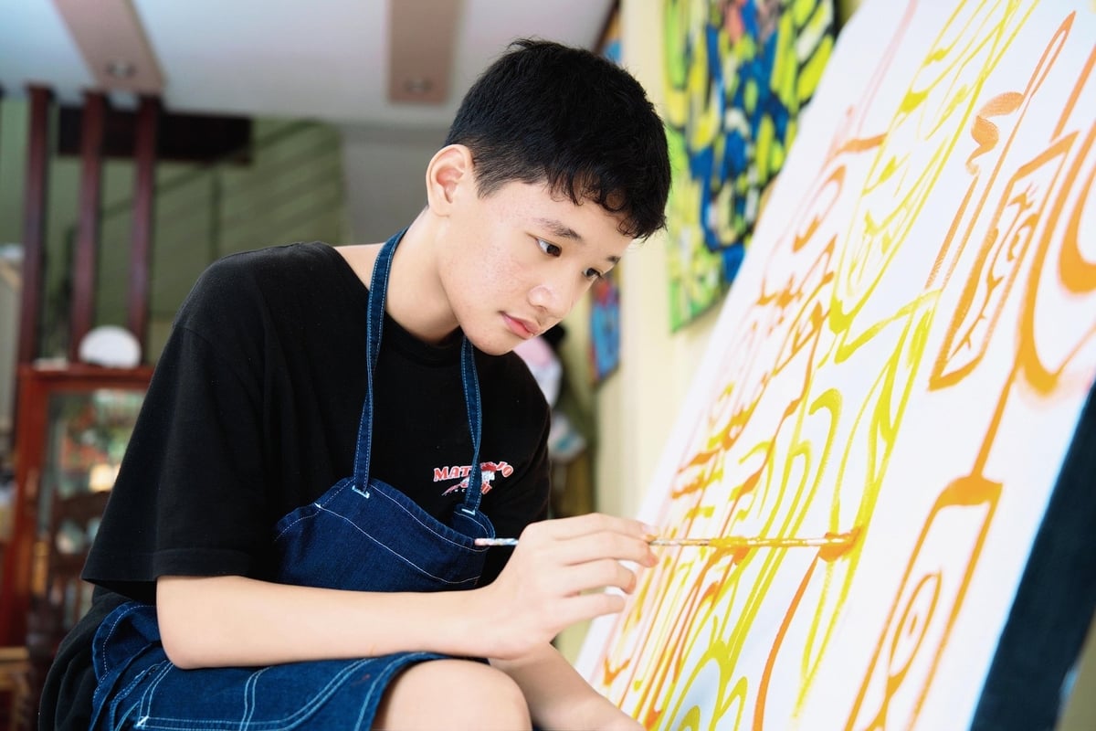 Họa sĩ nhí Phạm Hải Nguyên bắt đầu vẽ tranh từ lúc 5 tuổi. Ảnh: GĐ. Họa sĩ nhí Phạm Hải Nguyên bắt đầu vẽ tranh từ lúc 5 tuổi. Ảnh: GĐ.