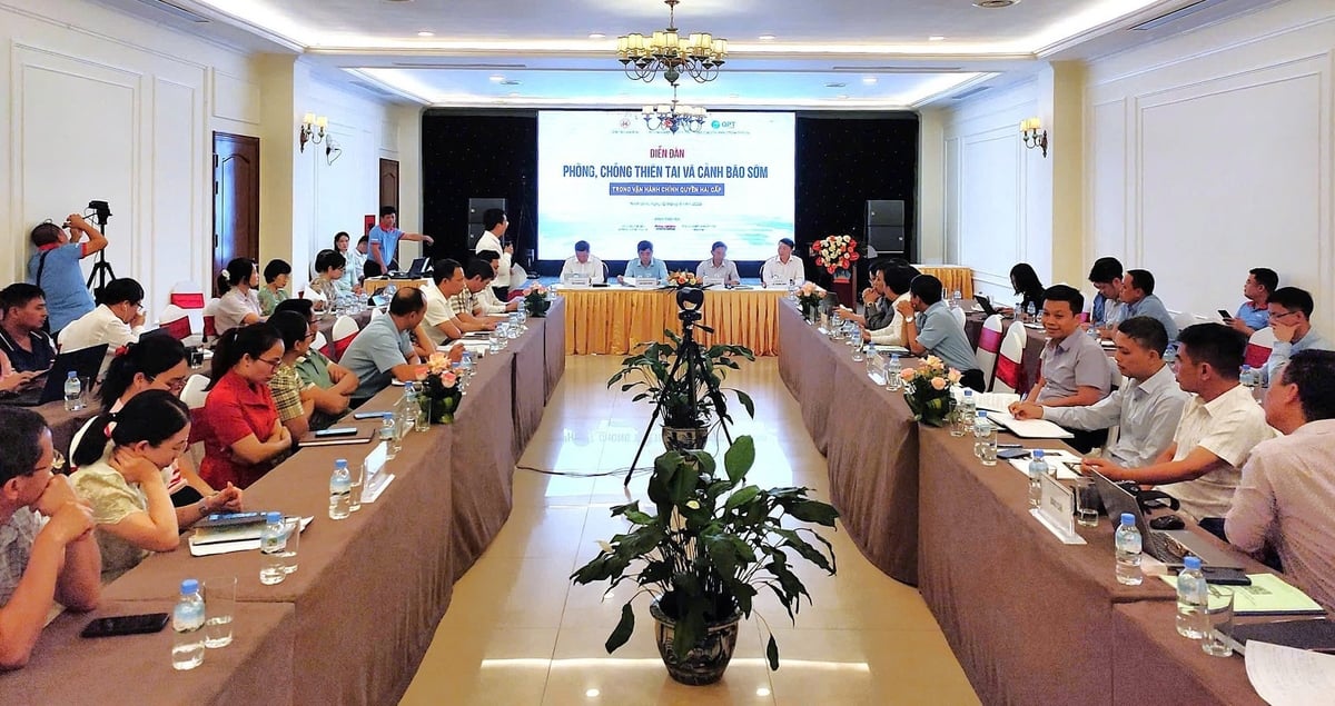 Diễn đàn 'Phòng, chống thiên tai và Cảnh báo sớm trong vận hành chính quyền hai cấp' được tổ chức tại Ninh Bình, sáng 12/8. Ảnh: PH.