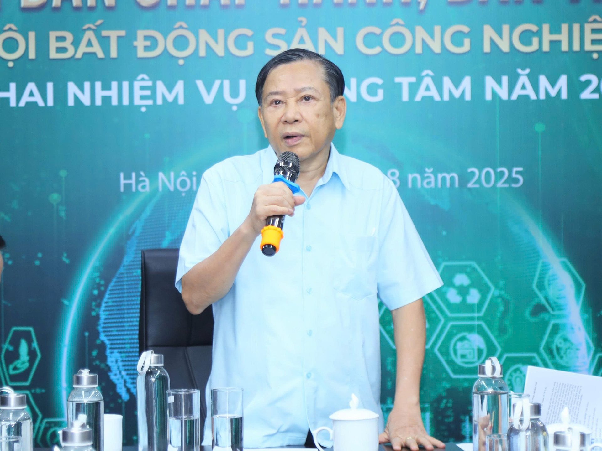 Tiến sĩ Nguyễn Văn Khôi, Chủ tịch Hiệp hội Bất động sản Việt Nam phát biểu tại hội nghị. Ảnh: PV.