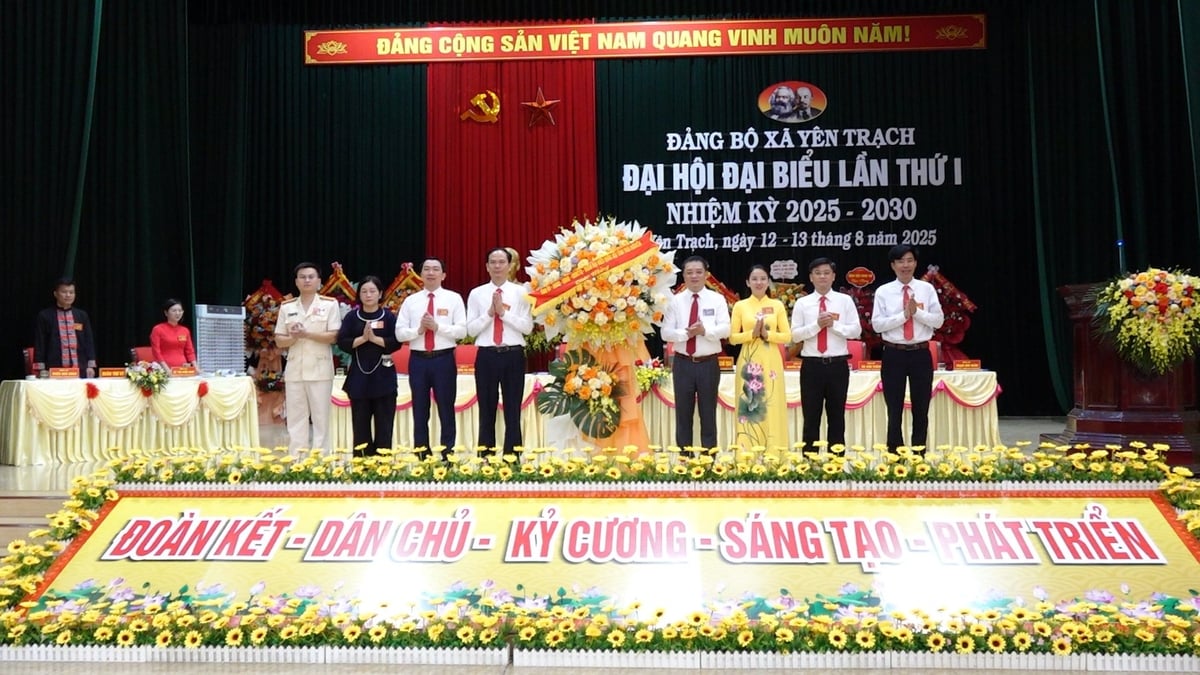 Với phương châm 'Đoàn kết - Dân chủ - Kỷ cương - Sáng tạo - Phát triển', Đại hội đại biểu Đảng bộ xã Yên Trạch lần thứ I, nhiệm kỳ 2025-2030 đã diễn ra thành công tốt đẹp. Ảnh: Quang Linh. Với phương châm 'Đoàn kết - Dân chủ - Kỷ cương - Sáng tạo - Phát triển', Đại hội đại biểu Đảng bộ xã Yên Trạch lần thứ I, nhiệm kỳ 2025-2030 đã diễn ra thành công tốt đẹp. Ảnh: Quang Linh.
