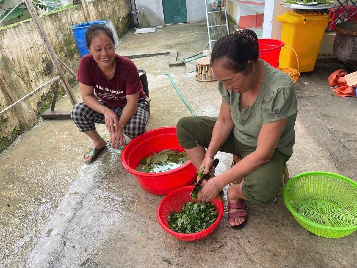 Nụ cười đã rở lại trên môi những chủ nhân căn bếp. Ảnh: Văn Triều.