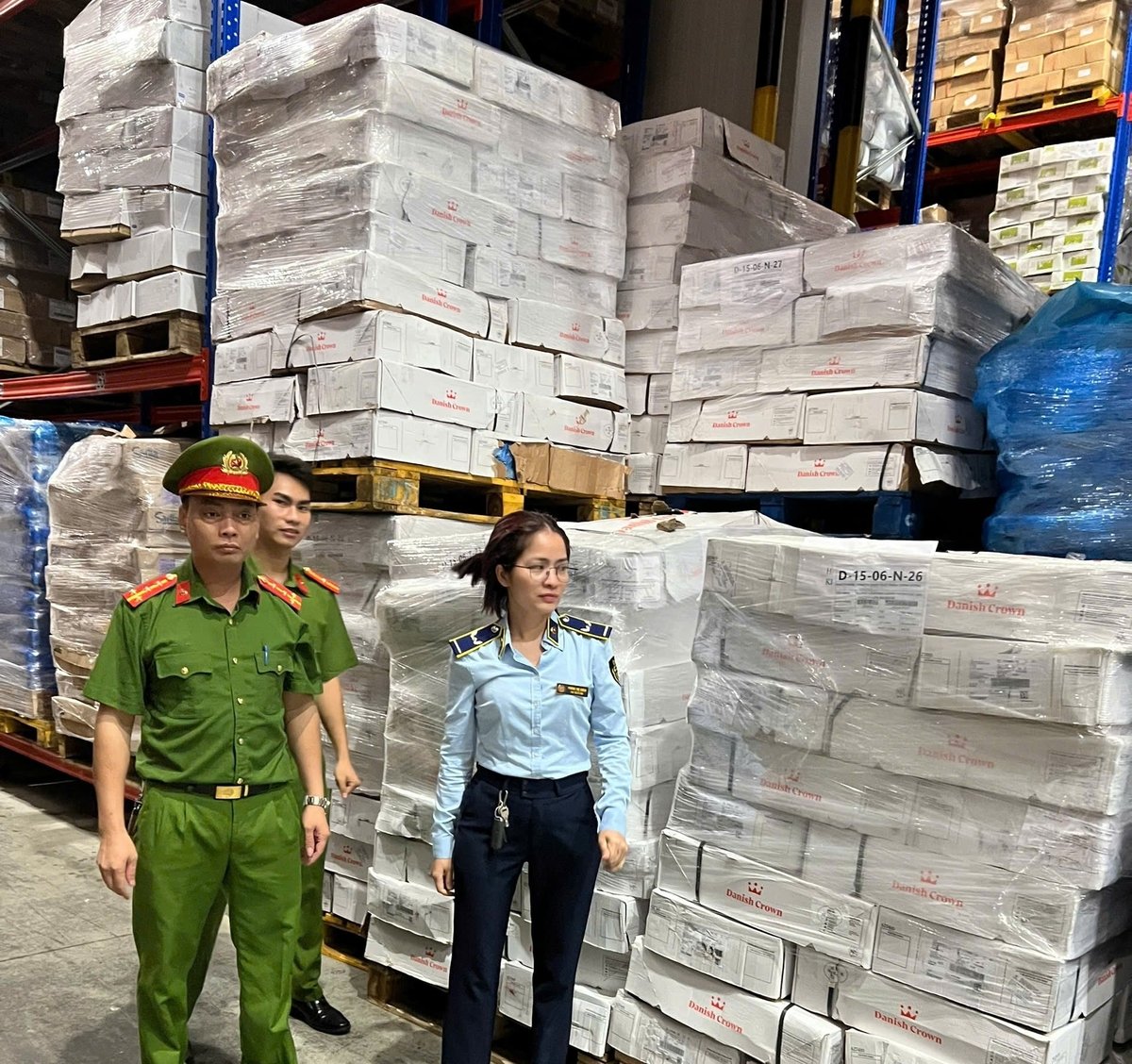 Chi cục Quản lý thị trường TP Hà Nội phối hợp Công an xã Quang Minh kiểm tra tại kho lạnh HPC Kiên Cường. Ảnh: Chi cục QLTT Hà Nội. Chi cục Quản lý thị trường TP Hà Nội phối hợp Công an xã Quang Minh kiểm tra tại kho lạnh HPC Kiên Cường. Ảnh: Chi cục QLTT Hà Nội.