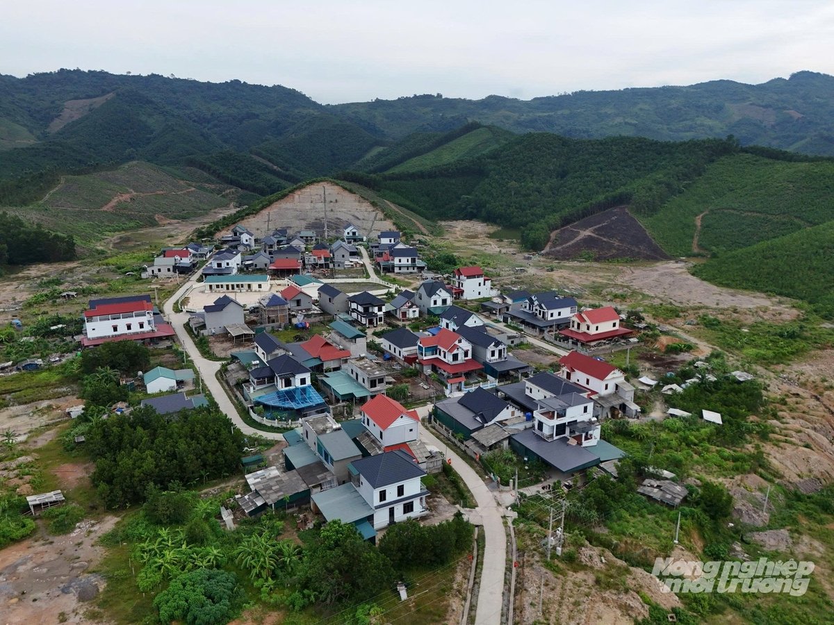'Phố' tái định cư thôn Khi (xã Bình Hẻm). Ảnh: Kiên Trung.