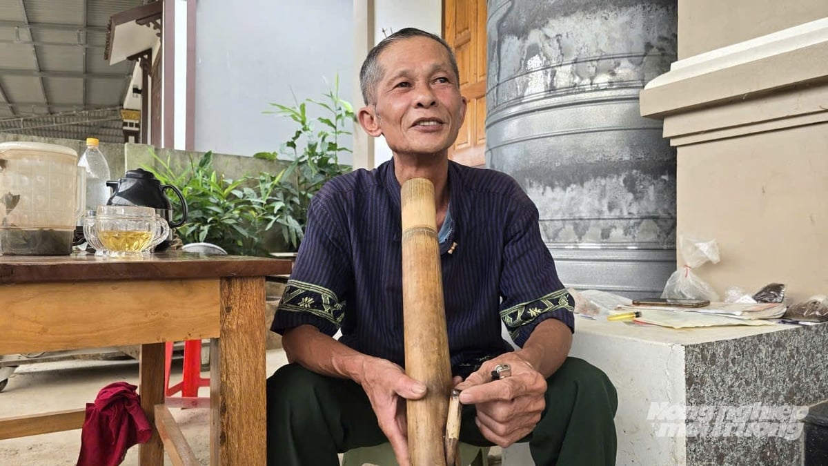 Ông Quách Văn Thỏn, xóm Nhụn chia sẻ: 'Nơi ở mới khang trang gấp nhiều lần nơi ở cũ'. Ảnh: Kiên Trung.