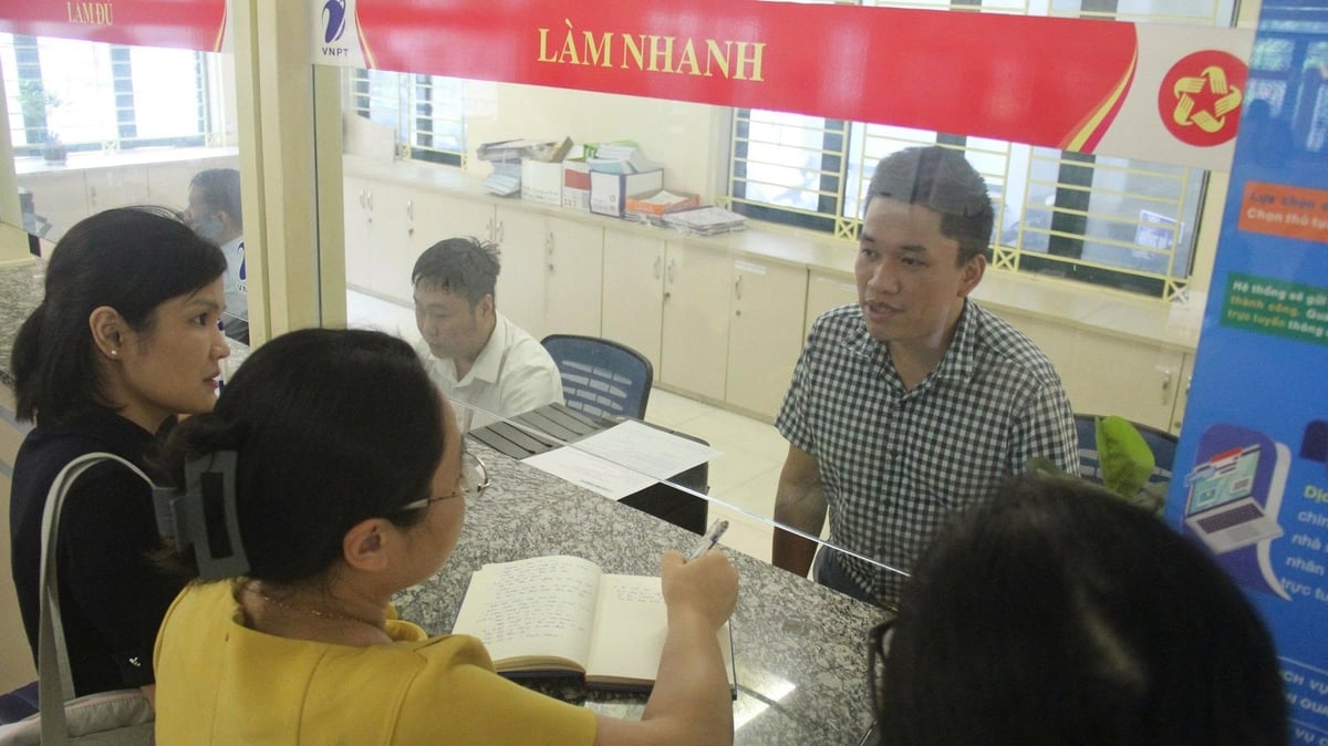 Cán bộ phụ trách lĩnh vực KHCN tại Trung tâm phục vụ hành chính công tỉnh Phú Thọ chia sẻ kết quả và khó khăn gặp phải khi vận hành chính quyền hai cấp. Ảnh: Mai Hà.