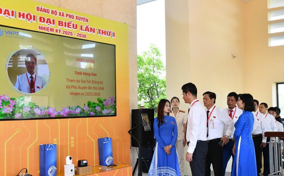 Đại biểu điểm danh bằng VNPT AI tại Đại hội Đại biểu Đảng bộ Xã Phú Xuyên, Hà Nội. Ảnh: VNPT. Đại biểu điểm danh bằng VNPT AI tại Đại hội Đại biểu Đảng bộ Xã Phú Xuyên, Hà Nội. Ảnh: VNPT.