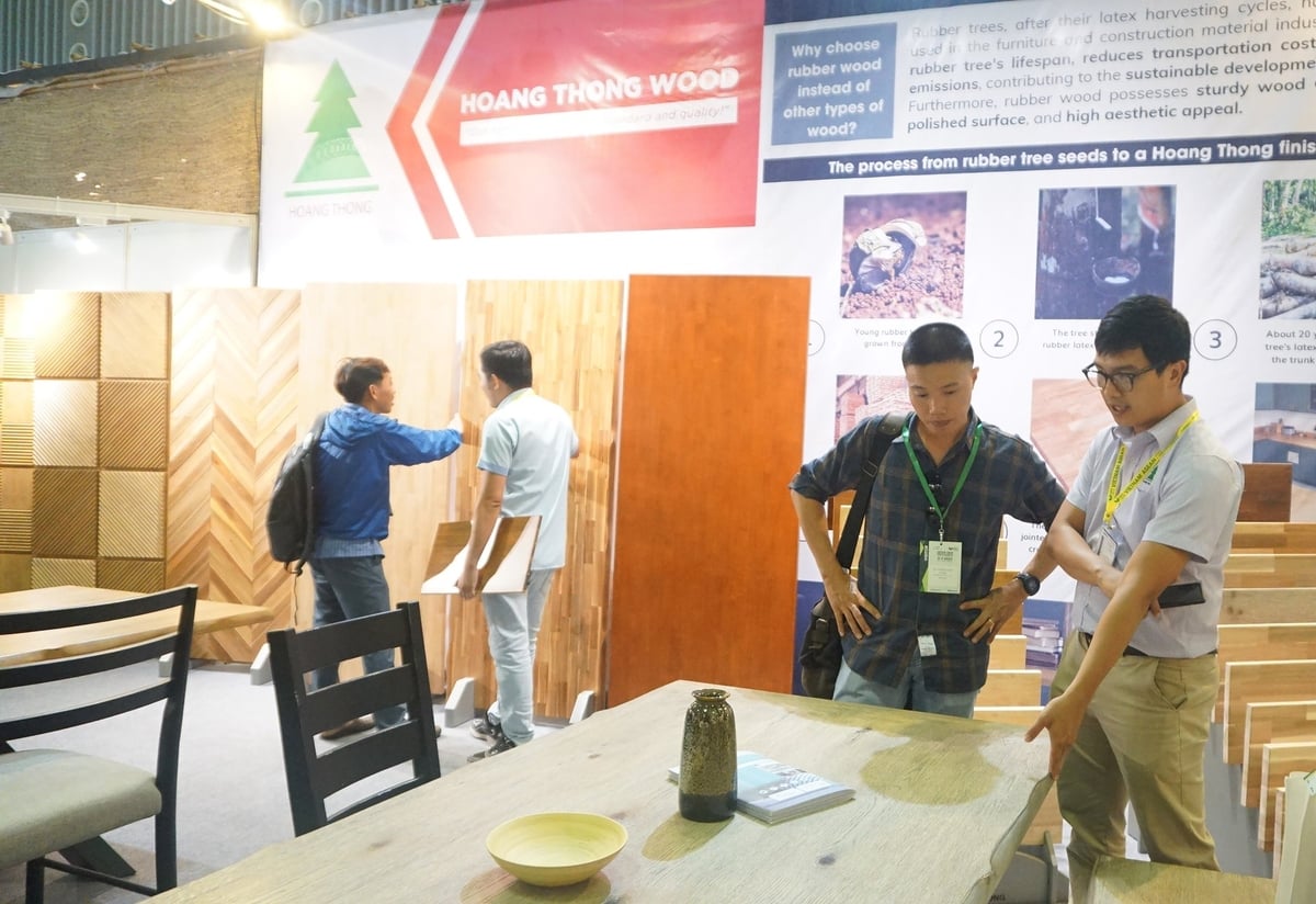 VIFA ASEAN 2025 lần đầu tiên giới thiệu chương trình kết nối doanh nghiệp 1:1 độc quyền (Business Matching) bằng hình thức trực tiếp và trực tuyến. Ảnh: Nguyễn Thủy.