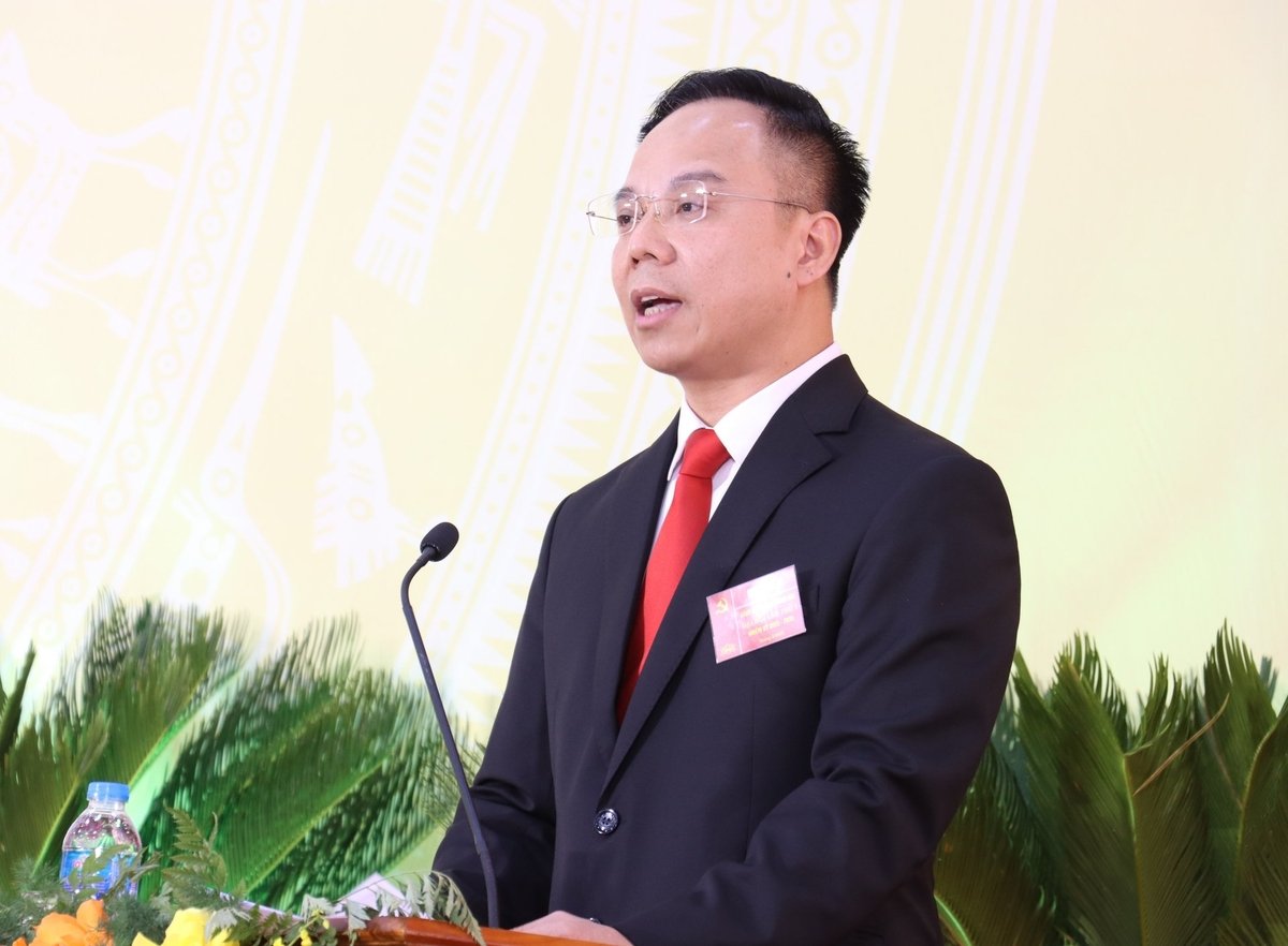 Đồng chí Võ Xuân Trọng, Bí thư Đảng ủy, Chủ tịch HĐND phường Tương Mai tiếp thu ý kiến của lãnh đạo cấp trên. Ảnh: Mai Đan. Đồng chí Võ Xuân Trọng, Bí thư Đảng ủy, Chủ tịch HĐND phường Tương Mai tiếp thu ý kiến của lãnh đạo cấp trên. Ảnh: Mai Đan.