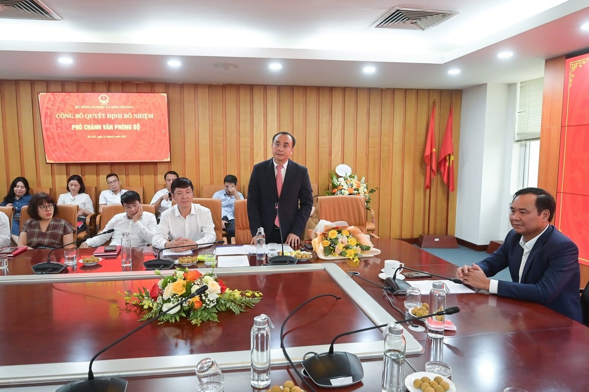 Ông Bùi Mạnh Tường phát biểu nhận nhiệm vụ và tiếp thu chỉ đạo của Thứ trưởng Võ Văn Hưng. Ảnh: Tùng Đinh.