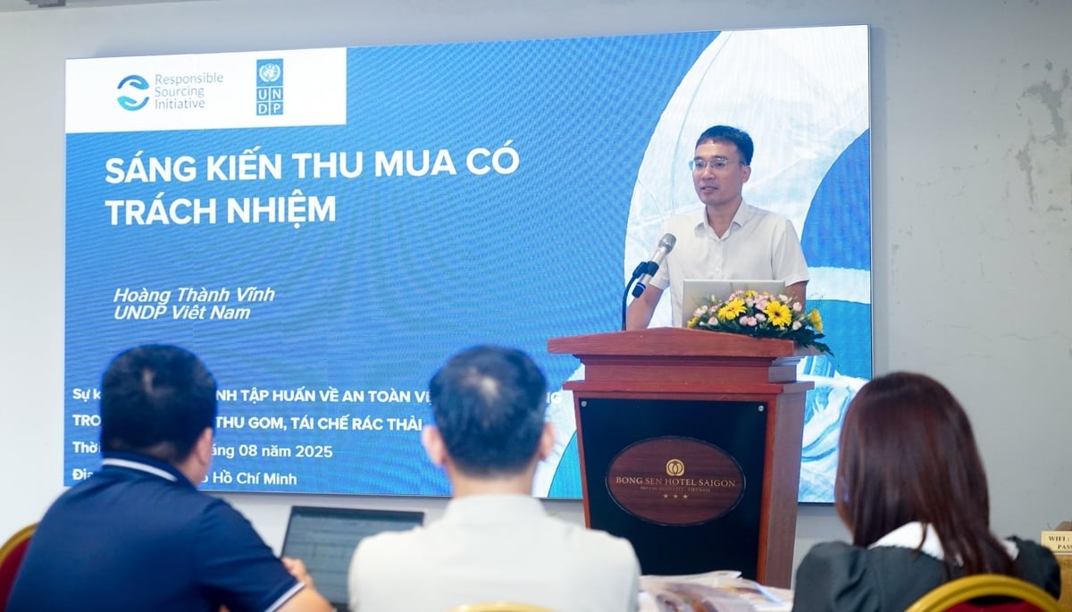 Ông Hoàng Thành Vĩnh, đại diện UNDP Việt Nam chia sẻ về sáng kiến thu mua có trách nhiệm trong chuỗi giá trị tái chế nhựa tại Việt Nam. Ảnh: Nestlé Việt Nam.